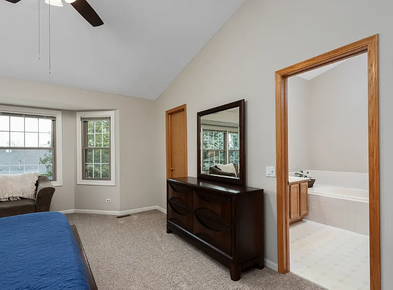 27W220 Chelsea Cir — Photo 15