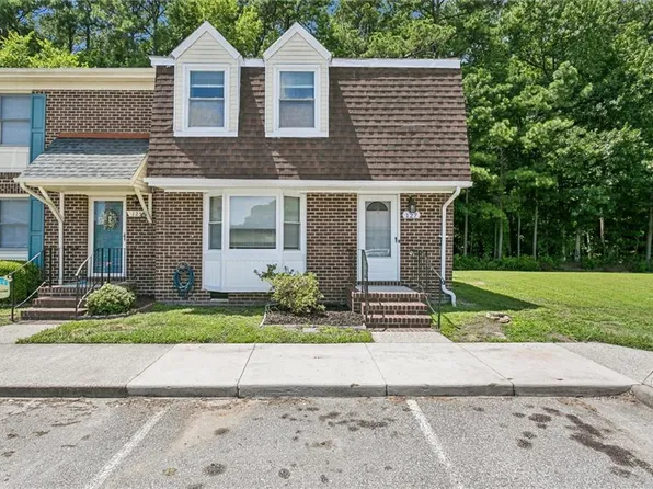 127 Charles Parish Dr, Poquoson, VA 23662