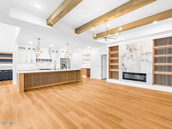 5th image of 315 NE 56th Street