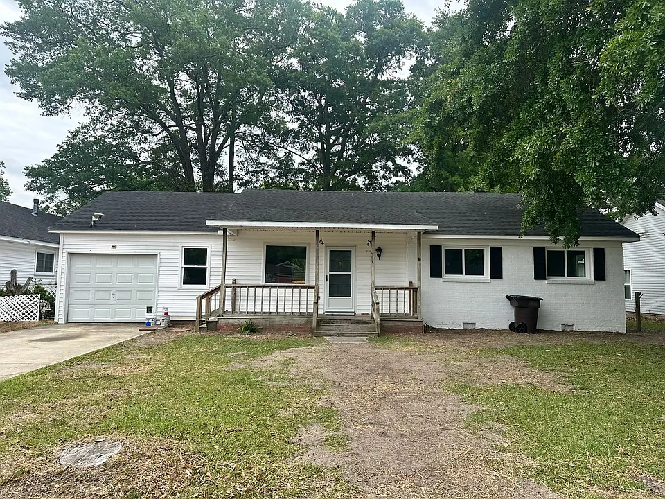 810 W Country Club Dr