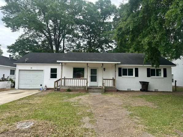 810 W Country Club Dr, Tarboro, NC 27886