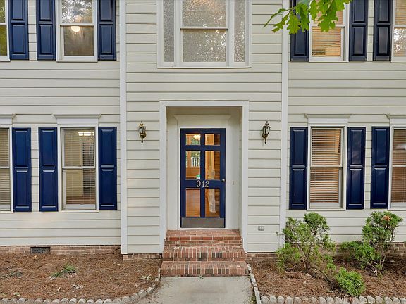 3rd image of 912 Stable Ridge Dr
