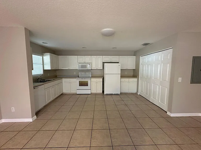 121 Dahl Ave #B — Photo 2