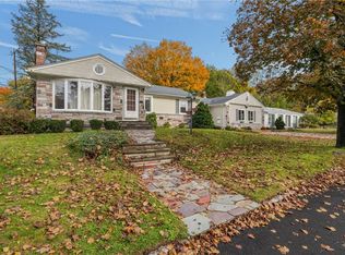 2 Oak Grove Blvd, North Providence, RI 02911
