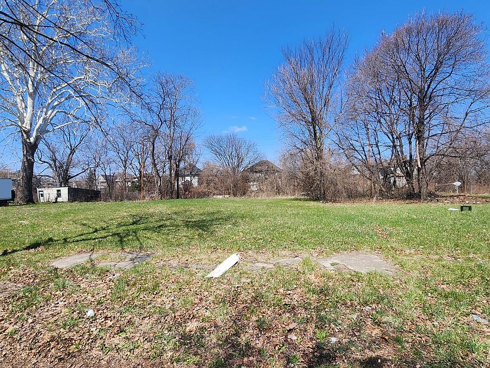 1st image of 595 Leicester Ct