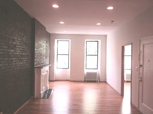 Rented by Metropolitan Equities | media 17