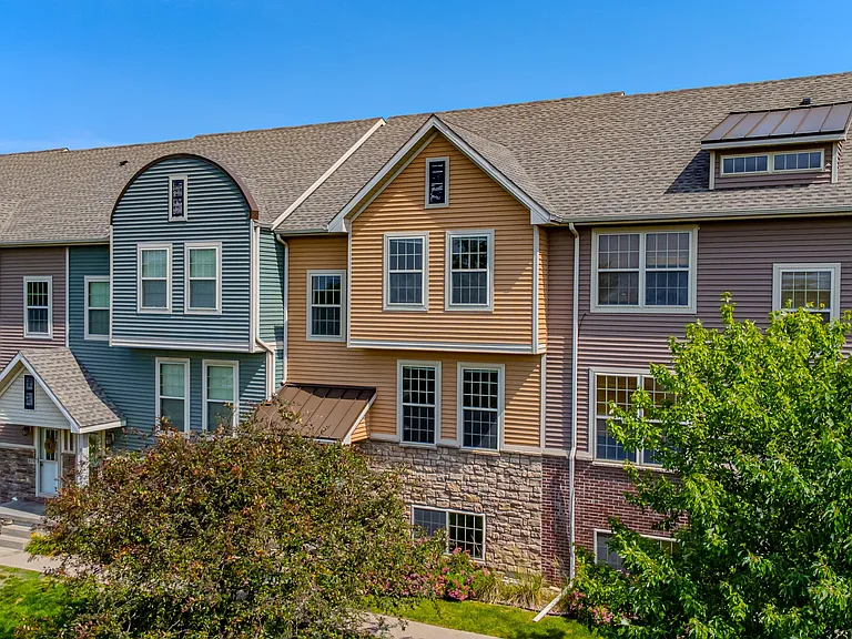 3600 SE Glenstone Dr #807 — Photo 1