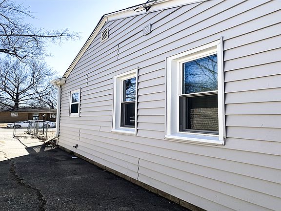 2nd image of 2219 Barton Blvd