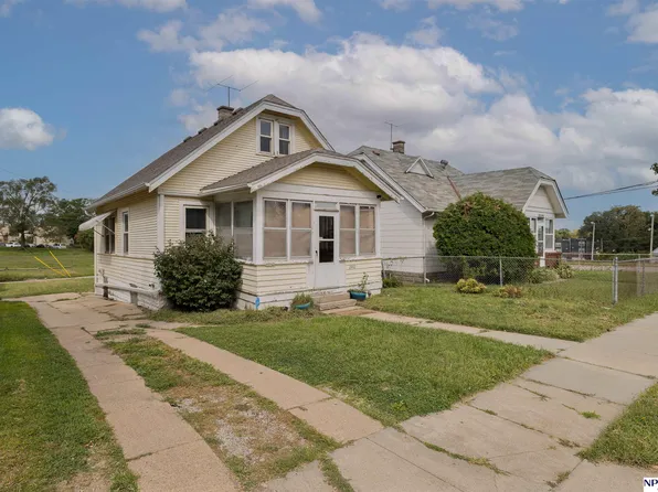 2442 N 33rd Ave, Omaha, NE 68111