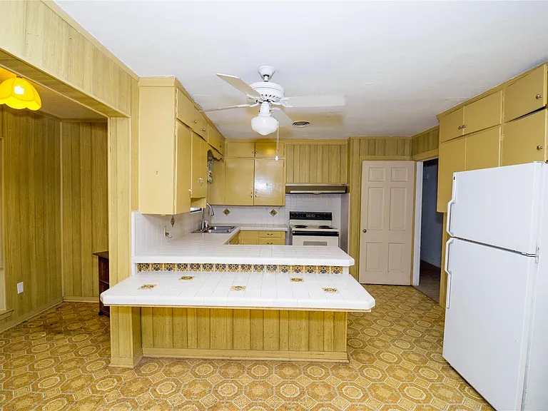 2047 FM 2933 — Photo 14