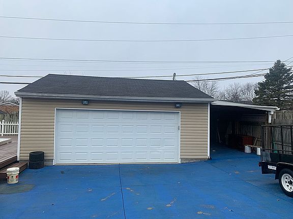 3rd image of 435 Linden Ln