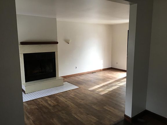 3rd image of 1685 Rockwell Ave