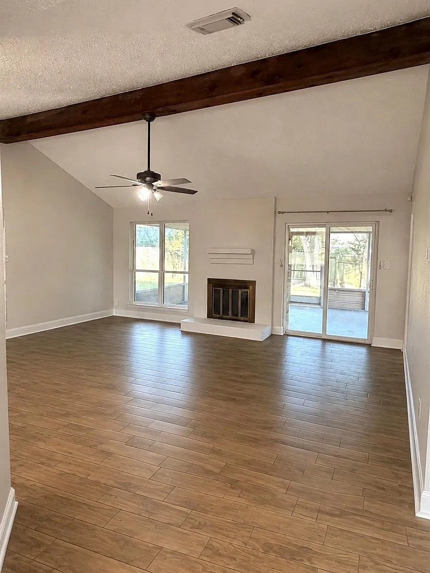 3 bed, 2.0 bath, 1342 sqft, $1,800 — Photo 4