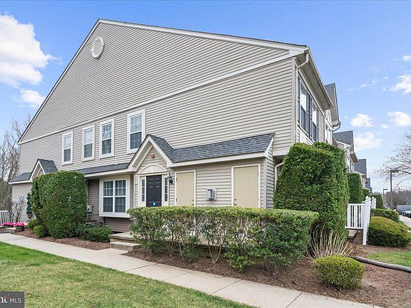 2nd image of 201 Black Walnut Dr