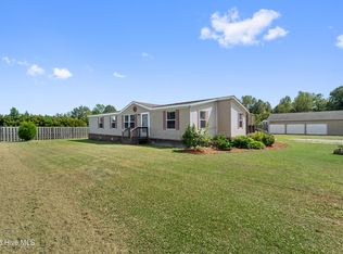 113 Old Hawkins Rd, Hubert, NC 28539