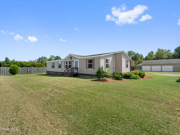 113 Old Hawkins Road, Hubert, NC 28539