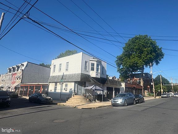 4th image of 520 Windsor St