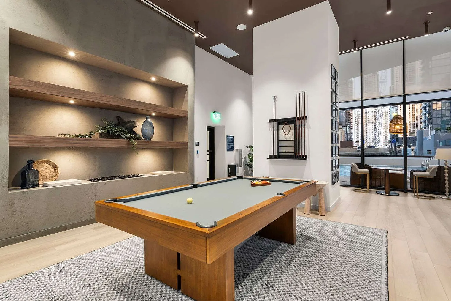 1 bed, 1.0 bath, 613 sqft, $3,527 — Photo 2