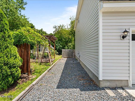 3rd image of 745 W Illinois Avenue