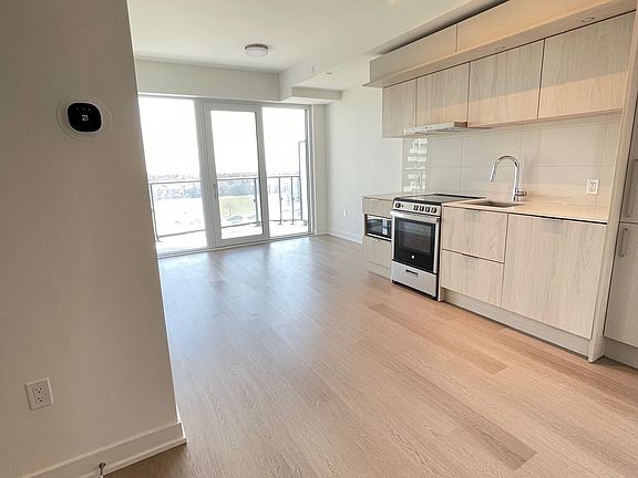 3rd image of 448 Burnhamthorpe Rd W #417