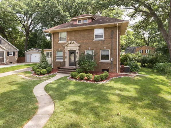 1100 20th Ave, East Moline, IL 61244