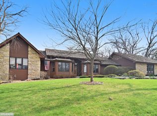 29W271 Old Wayne Ct, West Chicago, IL 60185