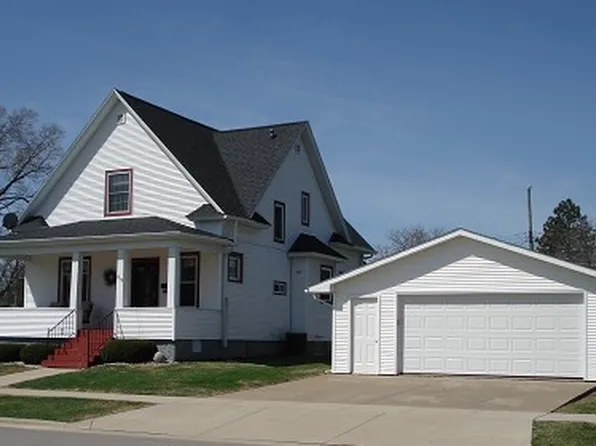 413 Jackson St, Cuba City, WI 53807