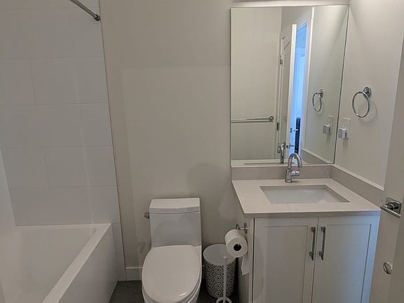 4th image of 20356 72b Ave #415