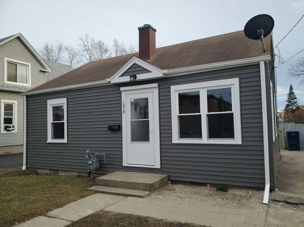 1019 Edwards St, Waukegan, IL 60085