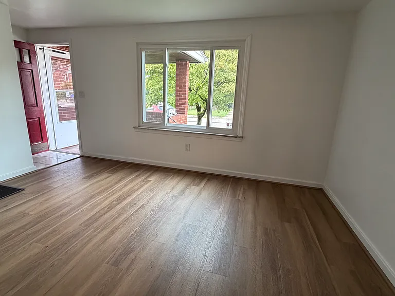 143 Orris St — Photo 2