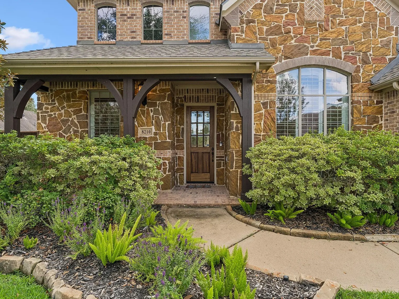 4 bed, 3.5 bath, 3397 sqft, $3,900 — Photo 3