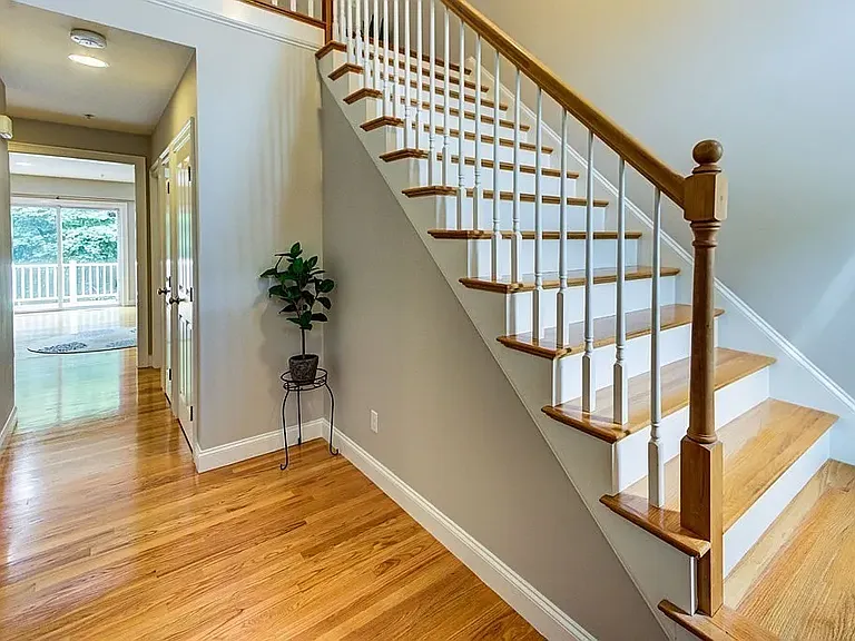 23 Holbrook Ln — Photo 1