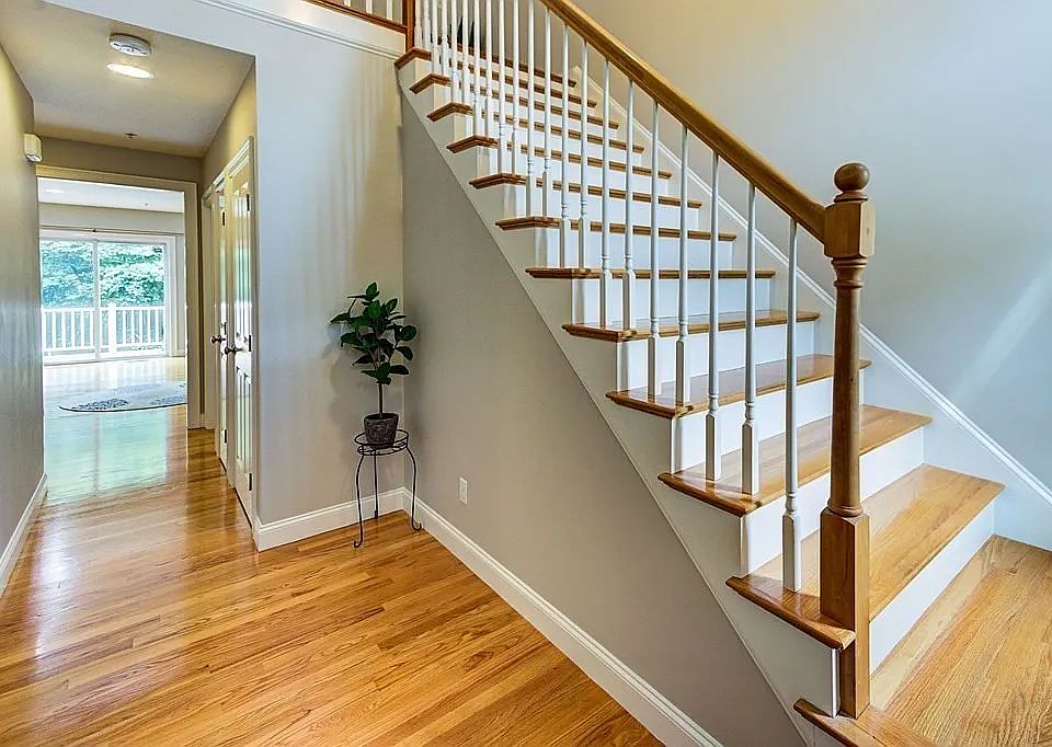 1st image of 23 Holbrook Ln