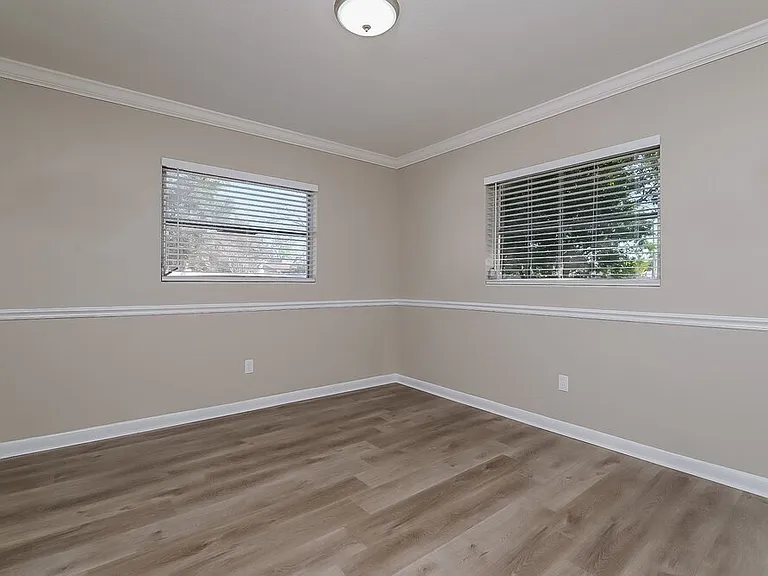 339 Regina Dr S — Photo 13