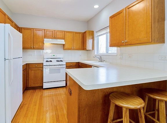 3rd image of 2941 Hillsboro Ln