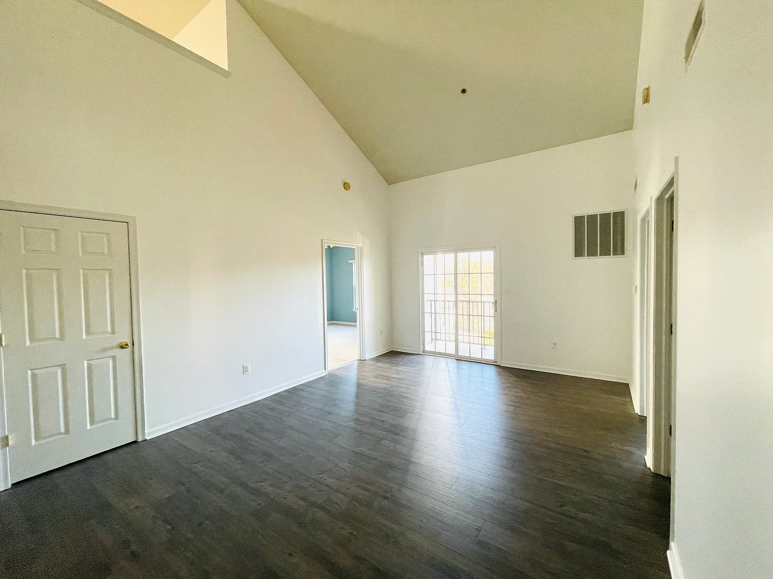 2 bed, 1525 sqft, $2,400 — Photo 4