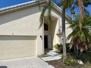 371 Mohawk Ln, Boca Raton, FL 33487