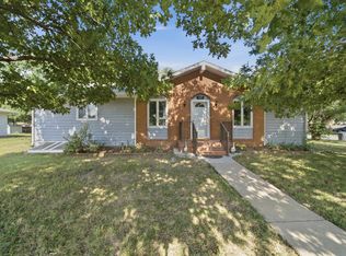 1527 Westborough Dr, Newton, KS 67114