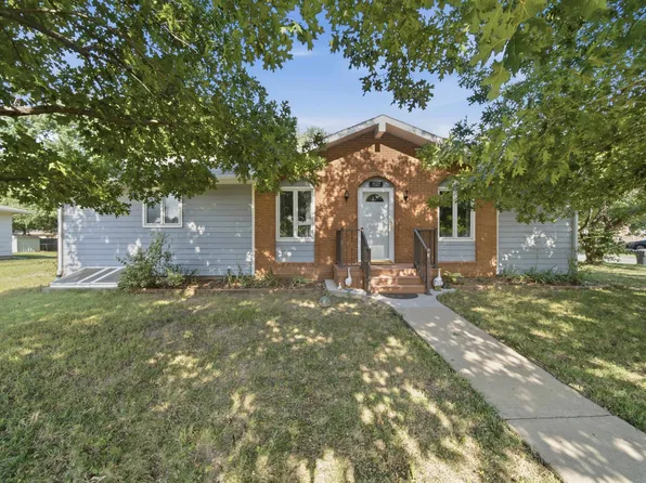 1527 Westborough Dr, Newton, KS 67114