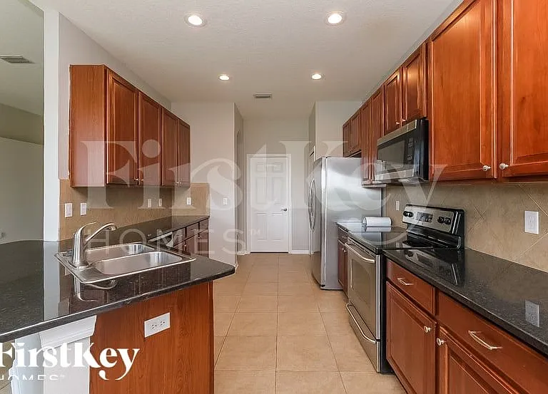 5710 Butterfield St — Photo 4