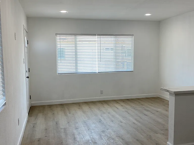 10920 Lillian Ln — Photo 3