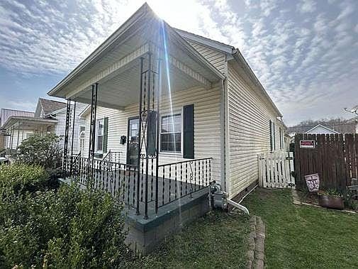 3rd image of 1223 Mayo St