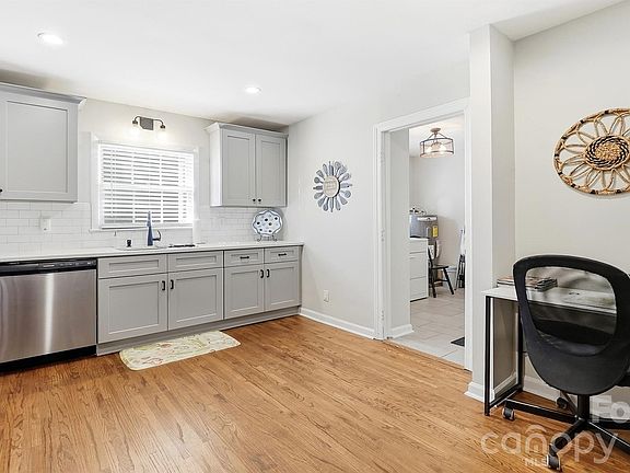 3rd image of 1721 Dallas Ave