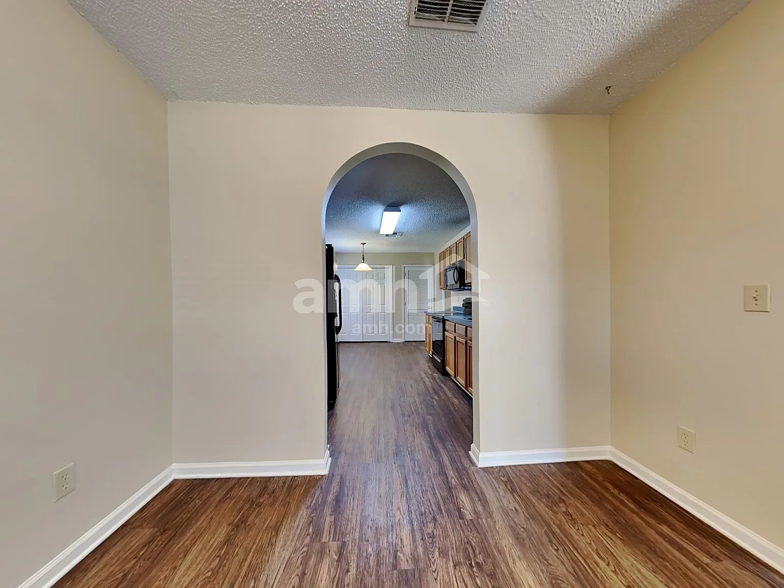 4 bed, 2.0 bath, 1926 sqft, $2,440 — Photo 4