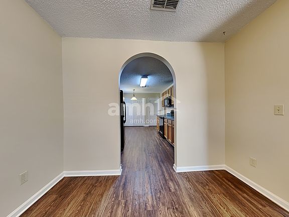 4th image of 7568 Deer Cove Ln