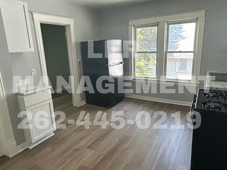 5426 16th Ave — Photo 3