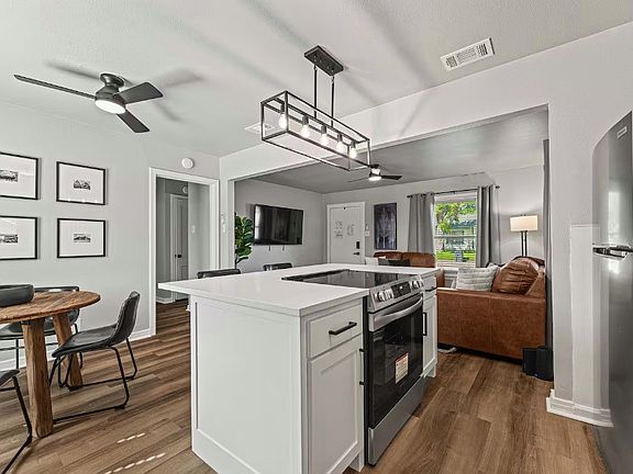 2nd image of 819 Web St