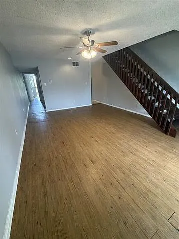 76 Carriage Ln #9 — Photo 5
