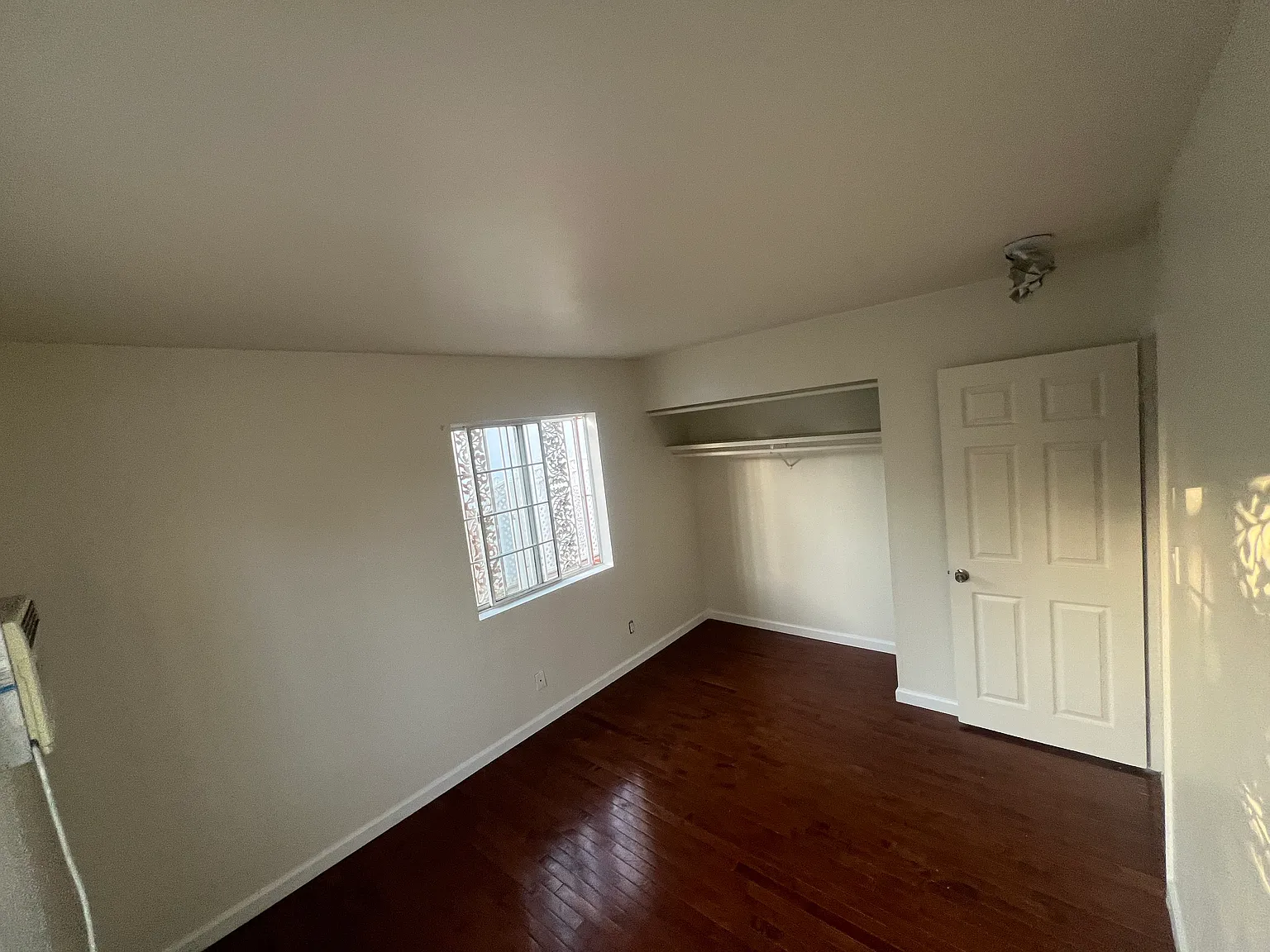 3 bed, 1200 sqft, $3,000 — Photo 2