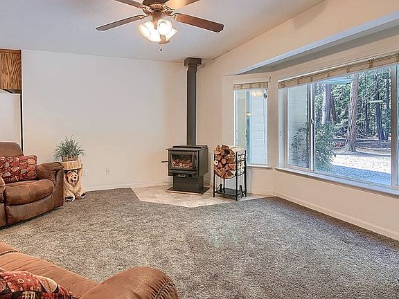 4th image of 44826 Lake Side Dr